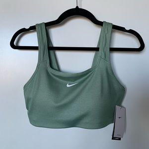 Nike women’s size medium green sports bra